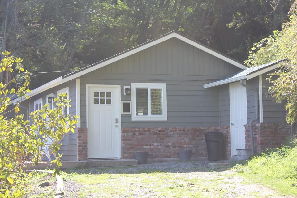 Private entrance and laundry.