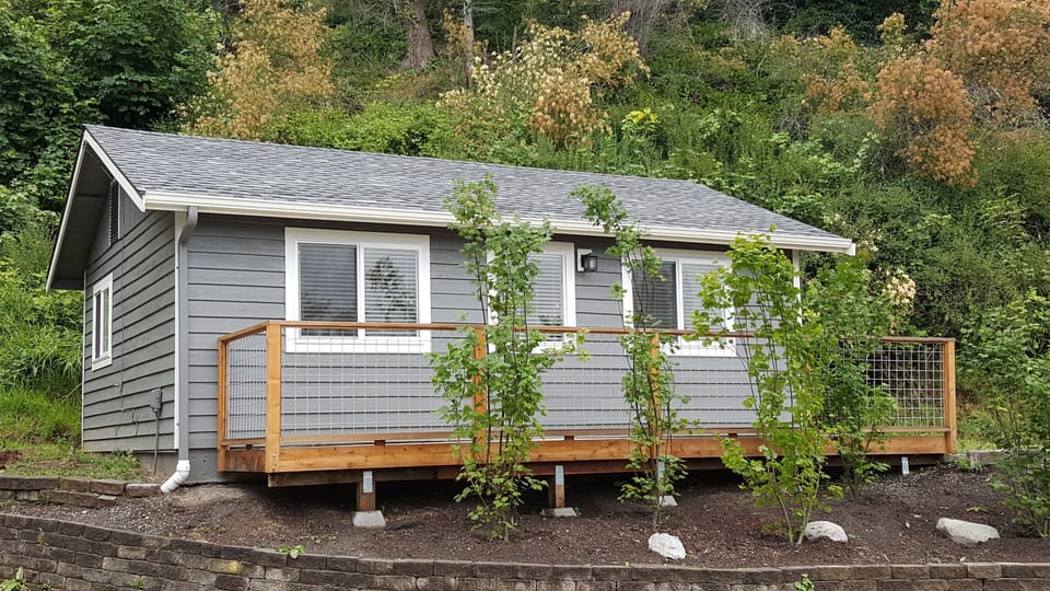 Front of the guest house.