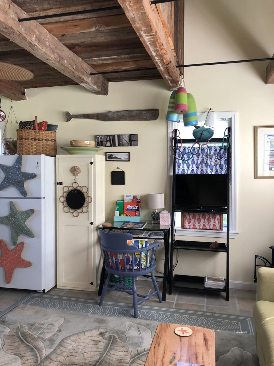 Living area - desk for your laptop, Roku TV
