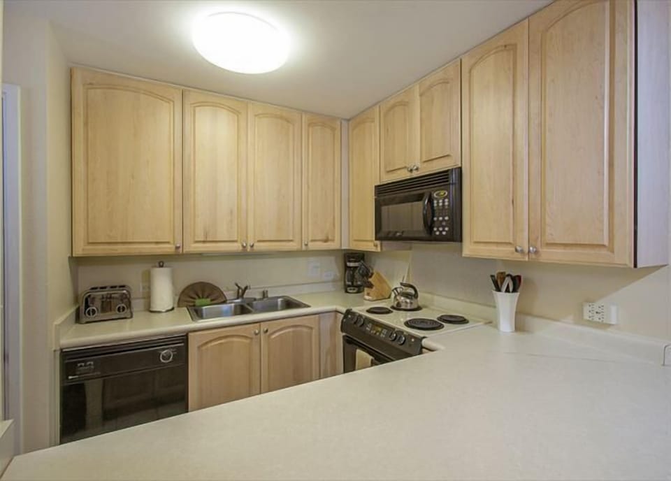 Spacious kitchen fully stocked with everything you need to prepare food. 