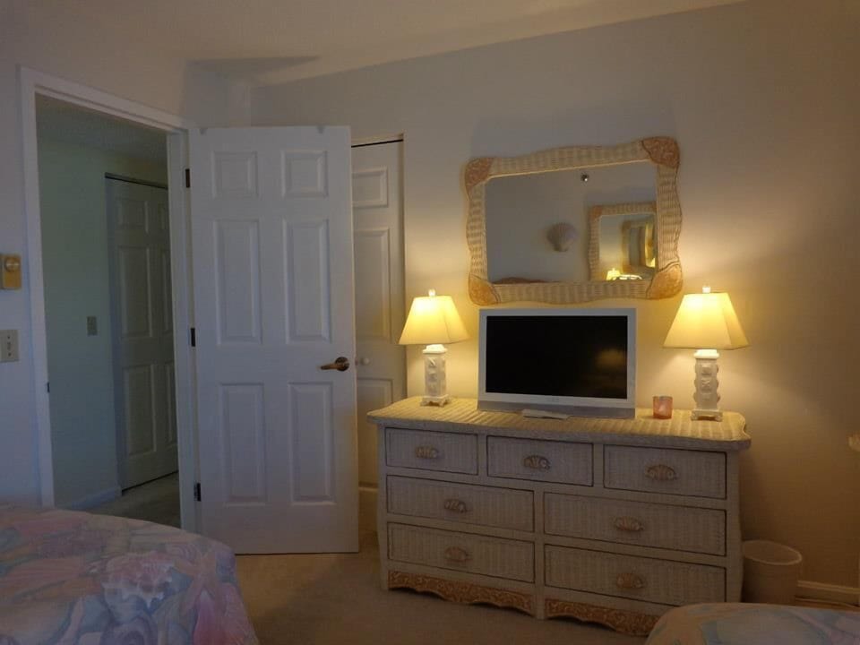 Second Bedroom With Two Twin Beds
