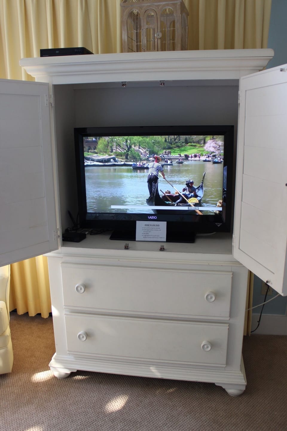 FLAT SCREEN TV WITH DVD PLAYER IN GUEST BEDROOM 