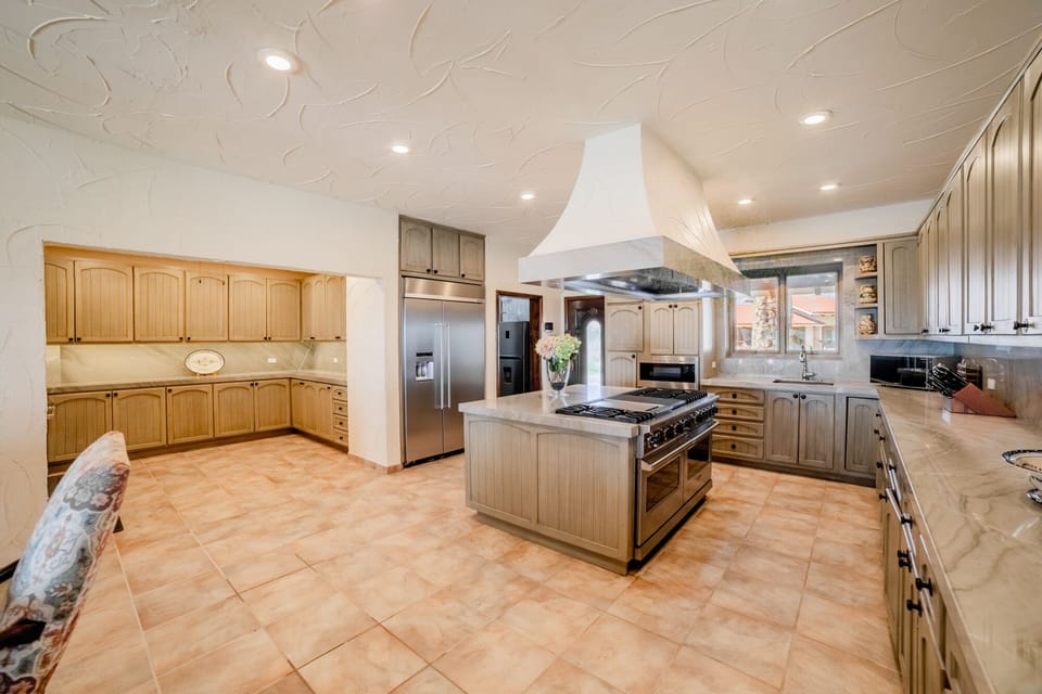 Fully equipped kitchen