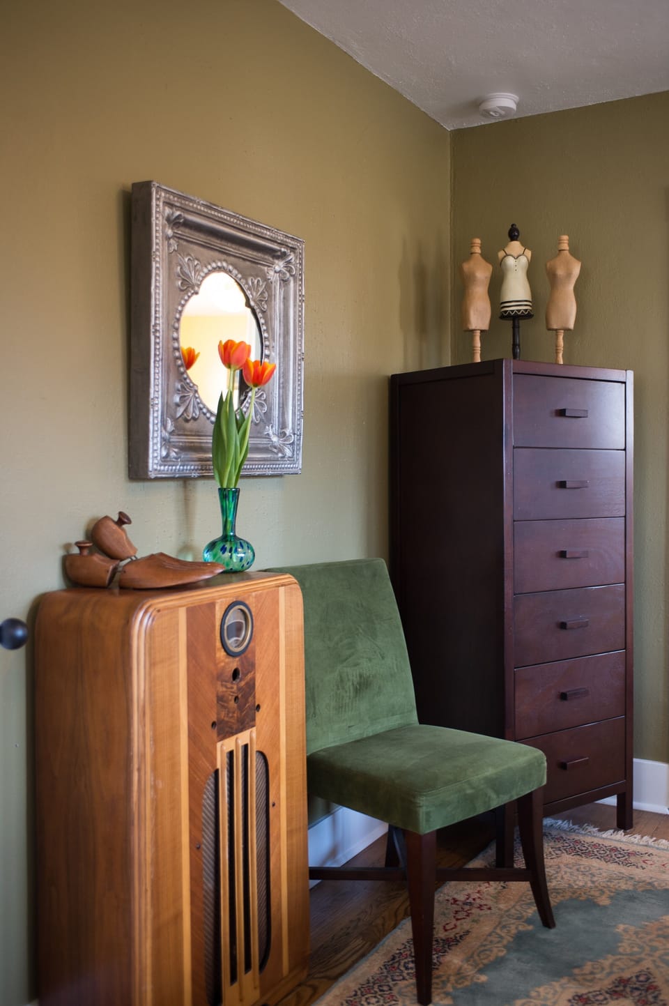 Features of Middle Bedroom