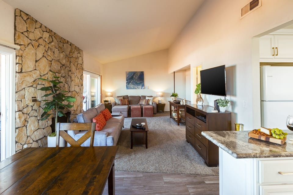 Vew from dining area into living room