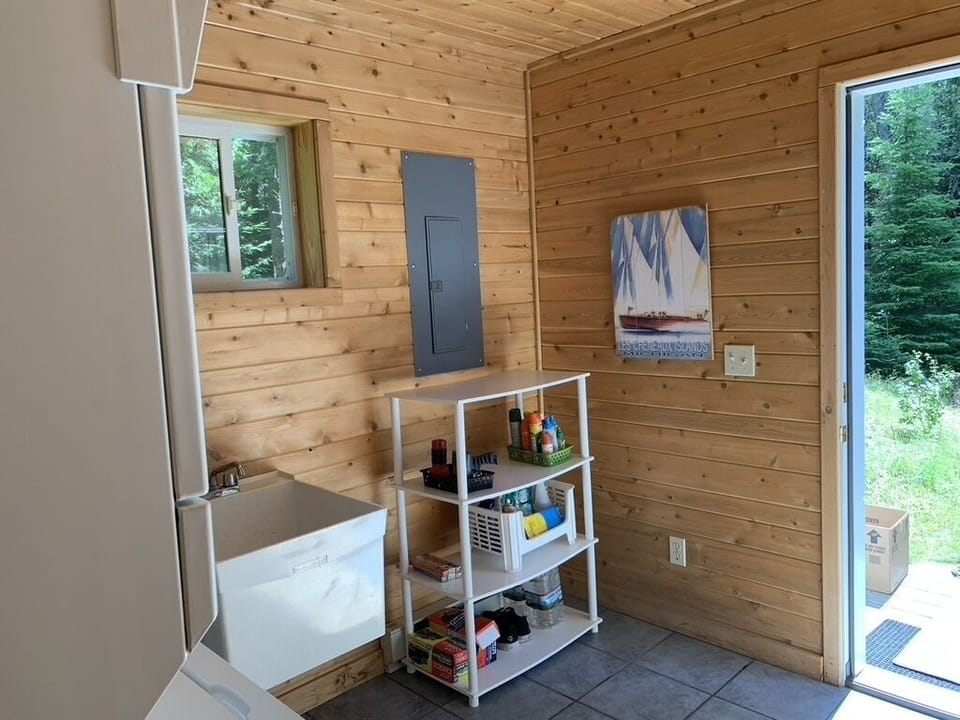 mud room contains w/d, utility sink, back entrance
