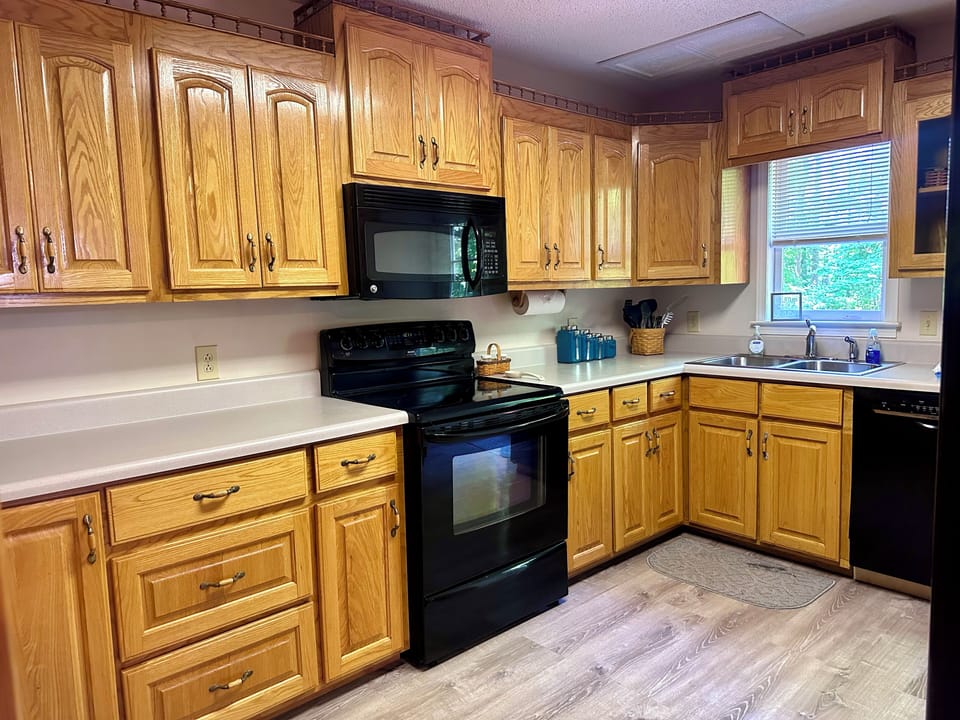 Fully stocked kitchen (all major appliances, cooking gadgets, ice cream churn).