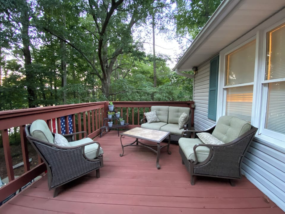 Deck seating area 