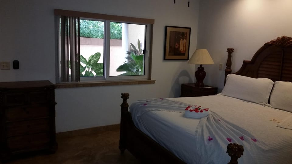 Second bedroom with King bed
