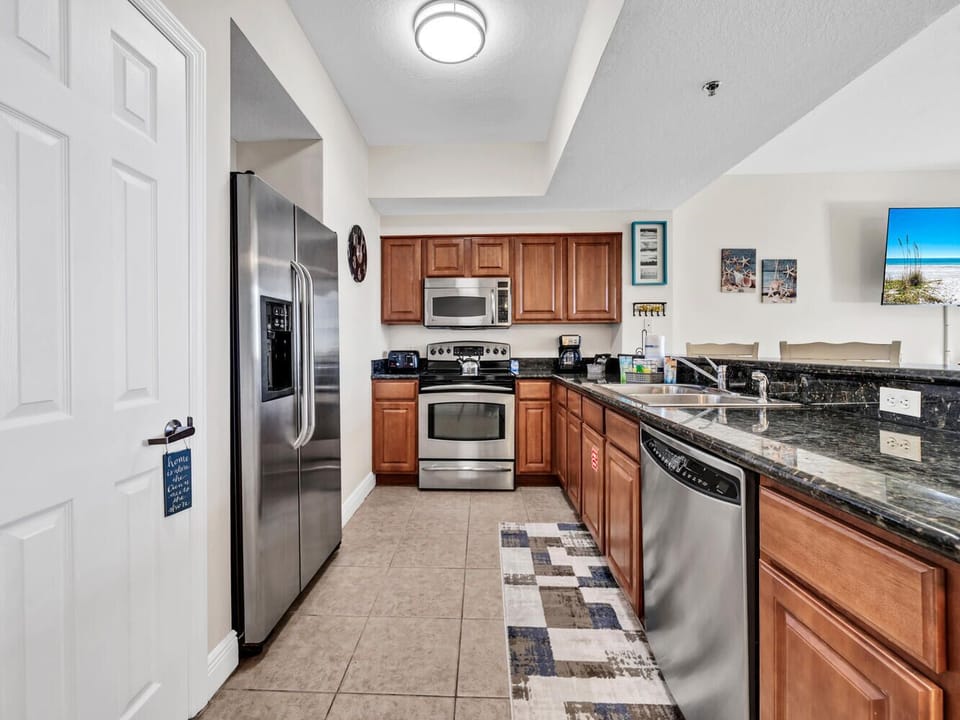 Kitchen with Breakfast Bar