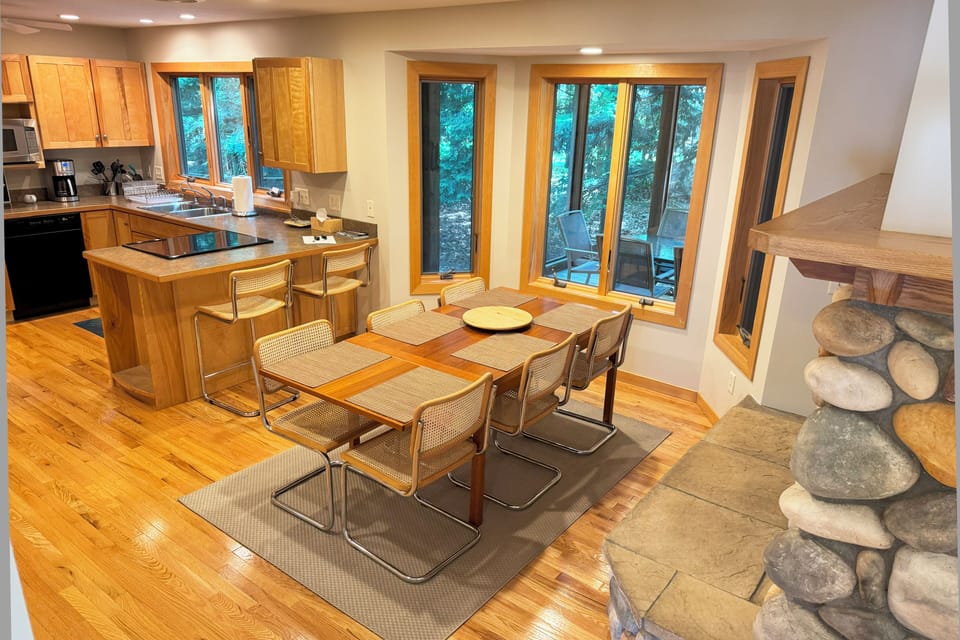 Kitchen seating for 6-8.