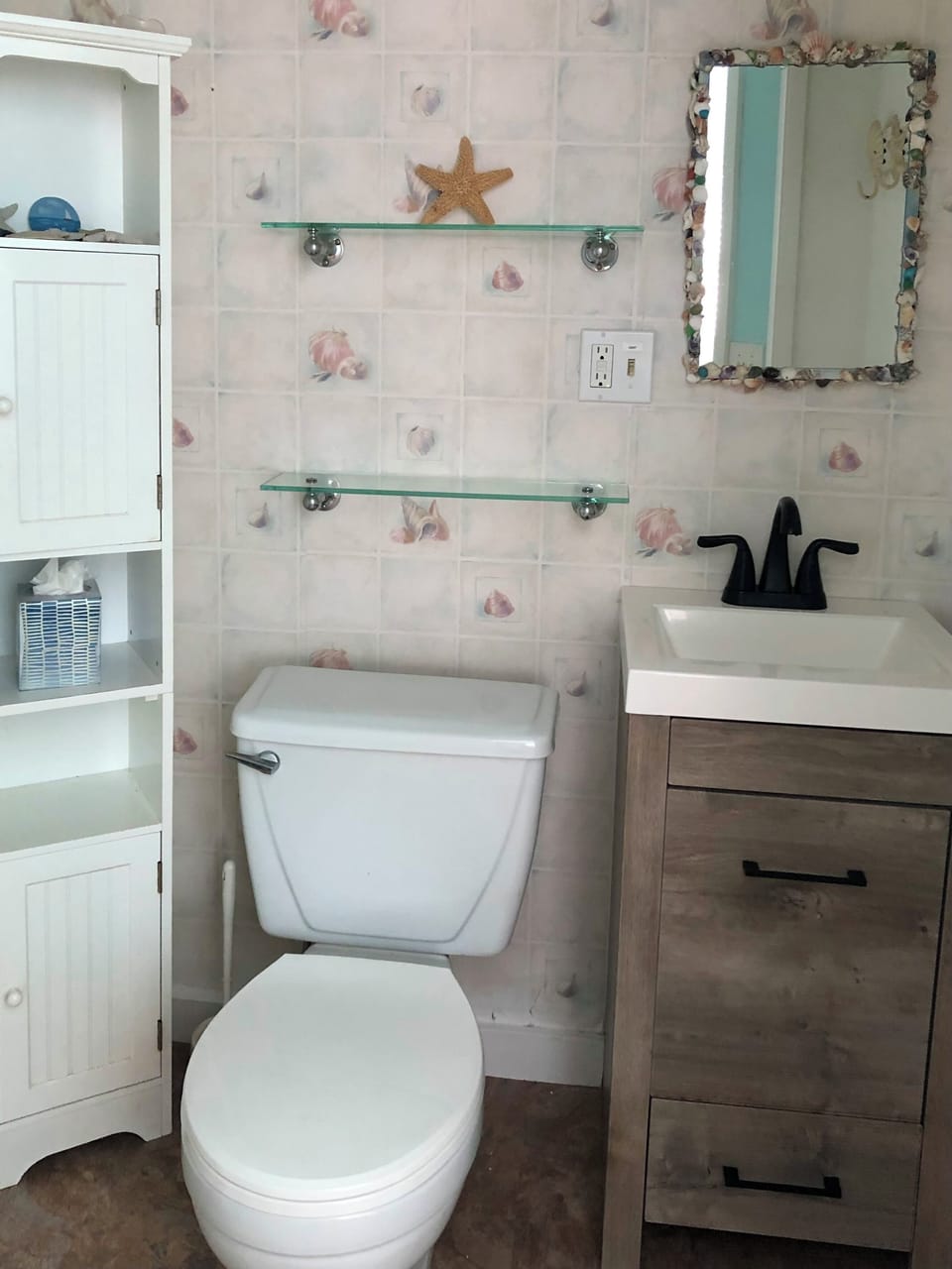 Mini half bath off of South bedroom