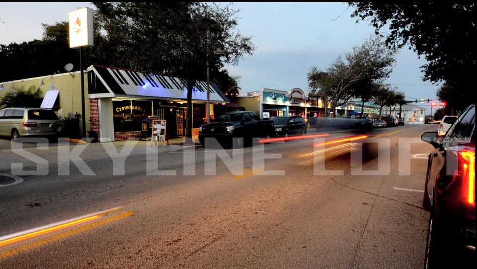 ...downtown Jensen Beach... 2 blocks from Skyline loft, 5 min. by foot