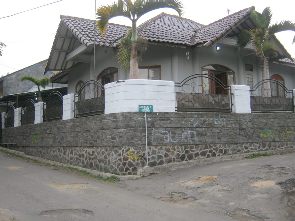 3 BR Sewa Rumah di daerah Lembang