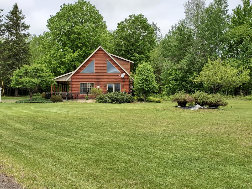 1600 square feet 3 bedroom 2 full bath on 5 acres!!