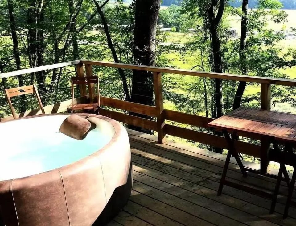 Outdoor spa tub