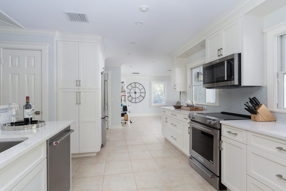 Kitchen: west view