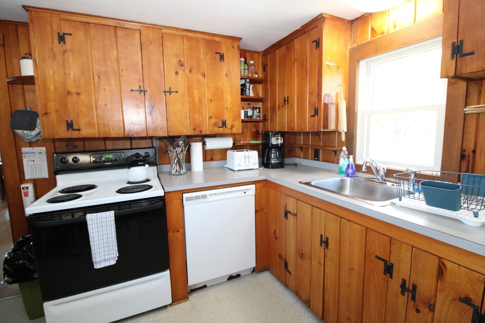 Fully applianced Kitchen