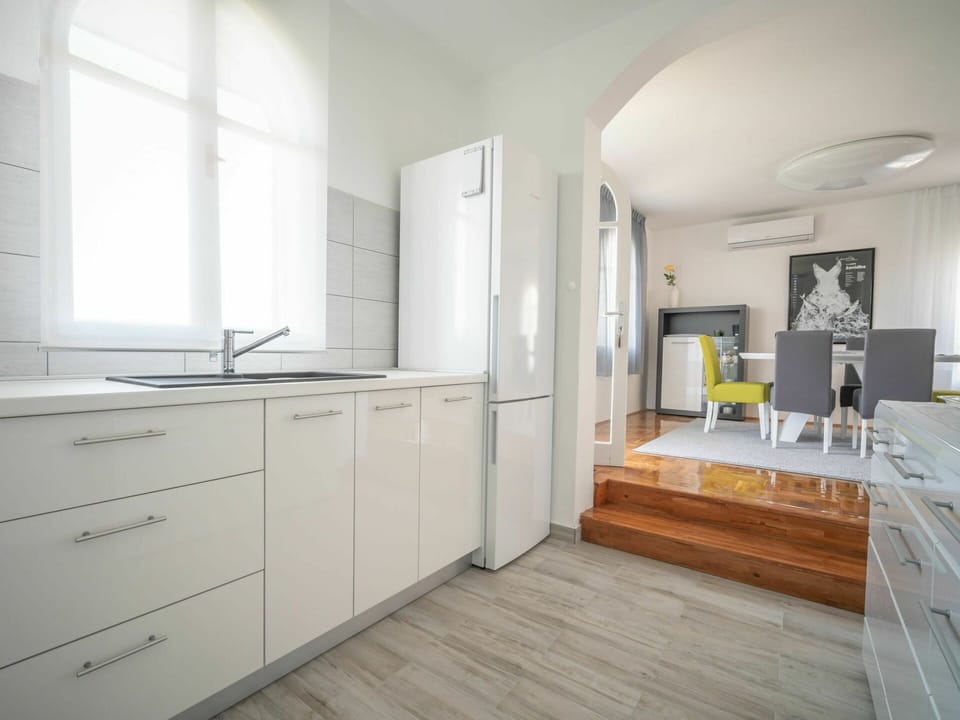 Cabinetry, Countertop, Furniture, Wood, Kitchen, Flooring, Window, Floor, Drawer