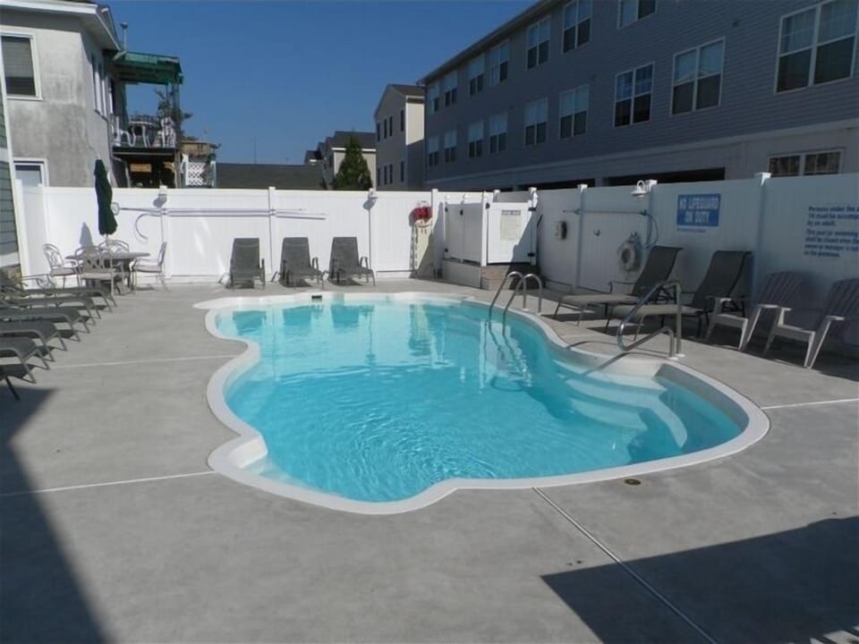 Enjoy your spare time at the POOL
