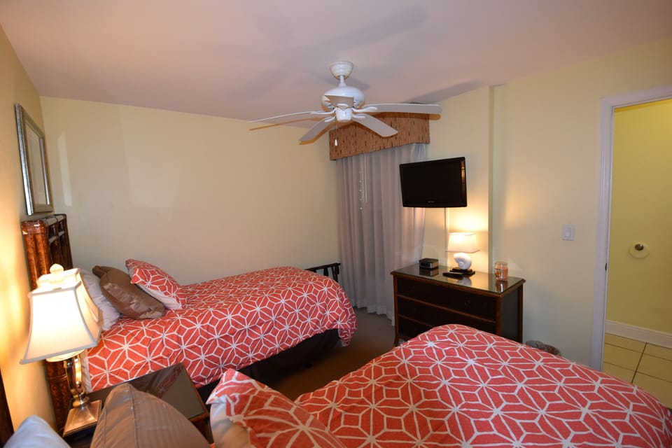 twin bedroom down stairs bath in hall 