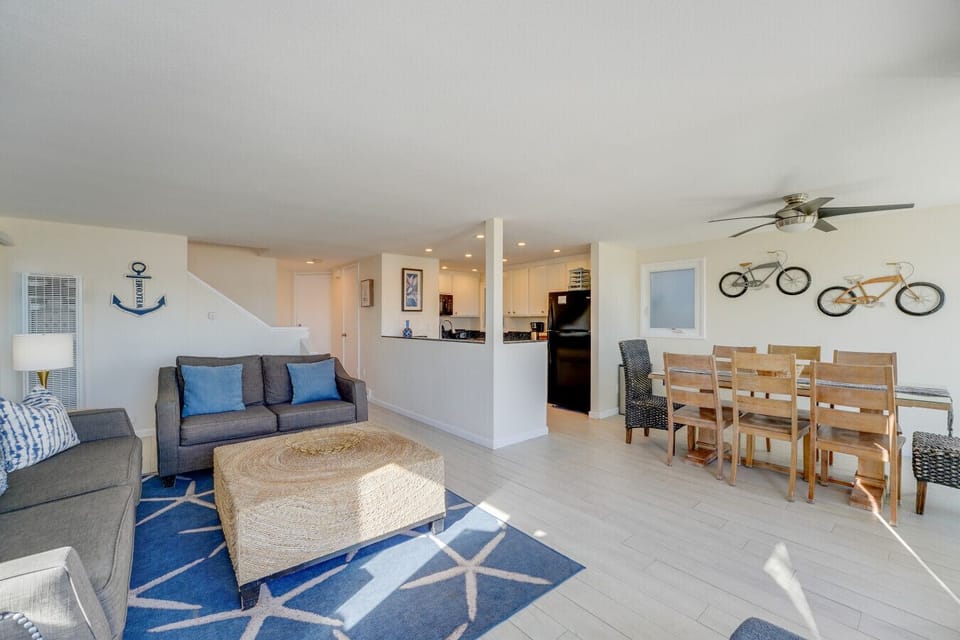 Front Unit: Open living area with coastal decor