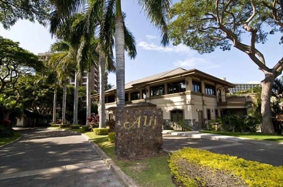 The Kaanapali Alii Resort Entrance