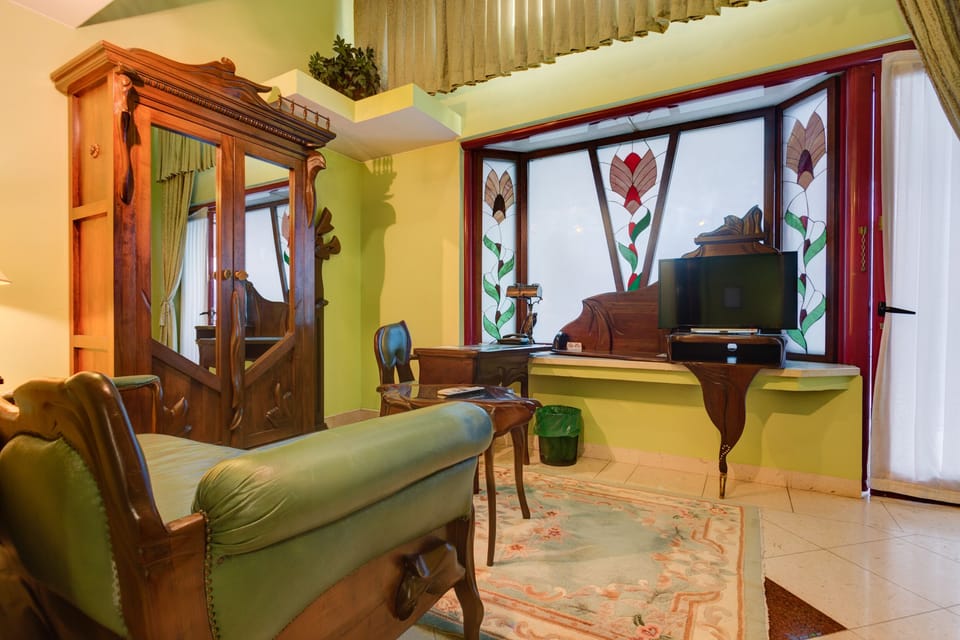 Flat Screen TV with Cable Channels and Free Wi Fi are at Guests' Disposal