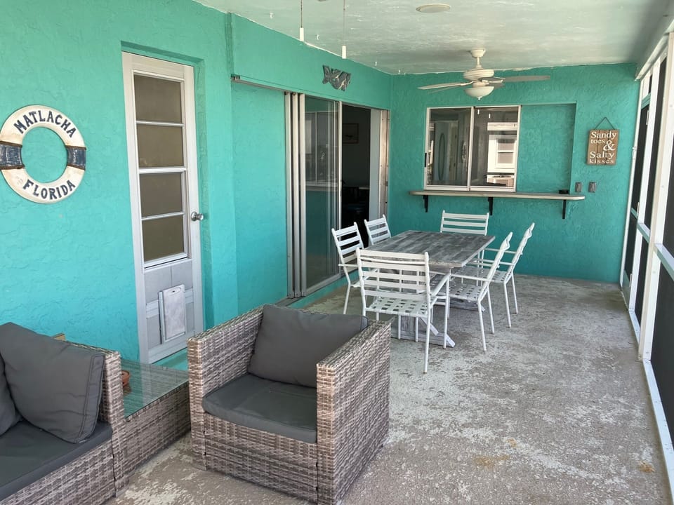 Lanai with dining and sitting areas 