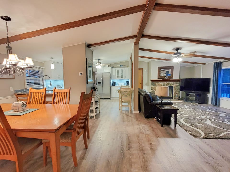 Open floor plan!
