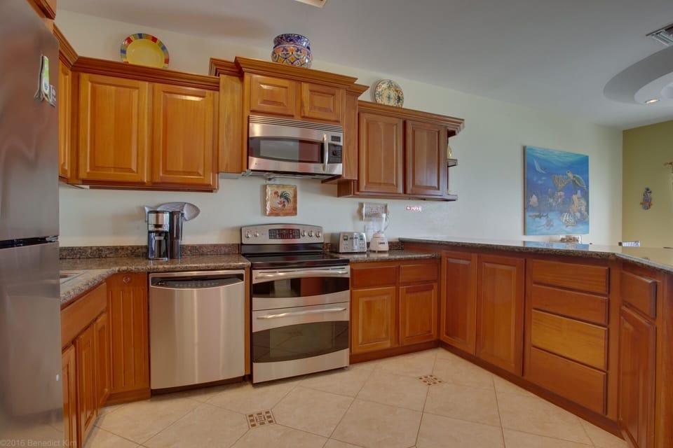 Plenty of room for the chef...or just making a quick breakfast.