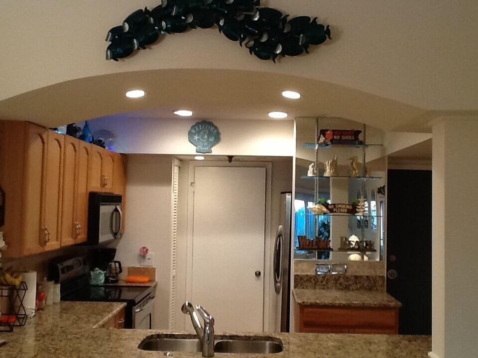 New remodeled kitchen, fully furnished, granite