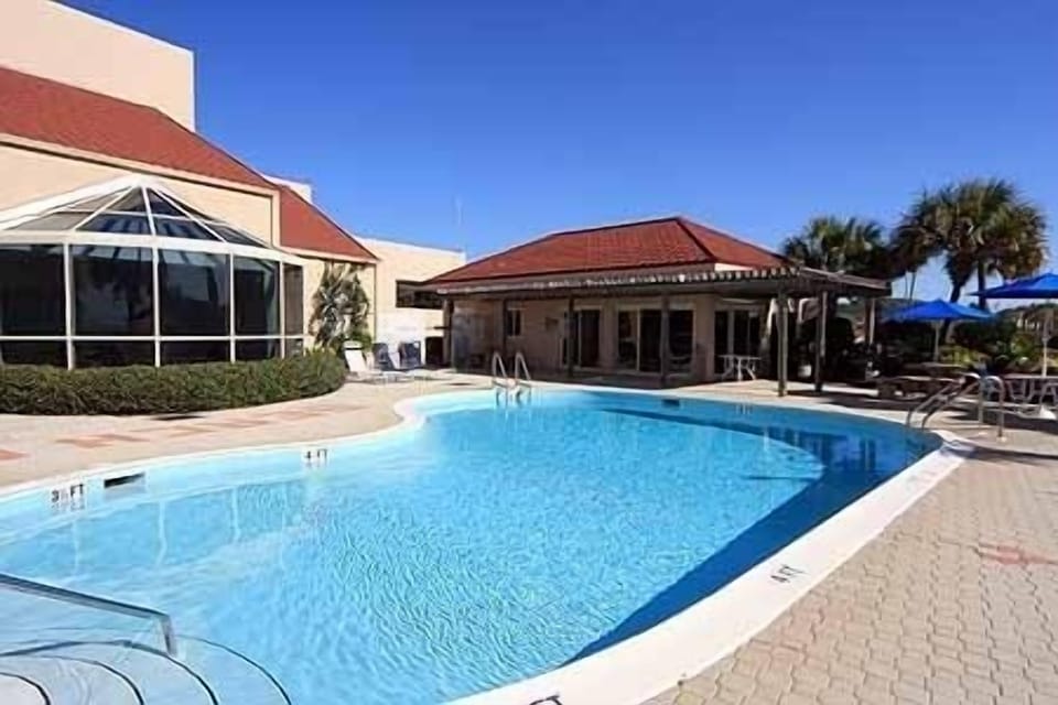 Your Private Pool at the Beach Manor