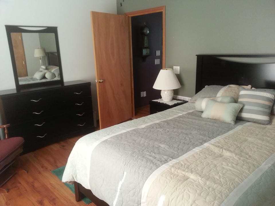 Bedroom with queen bed
