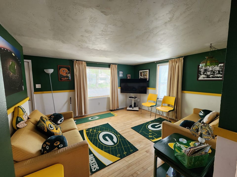 Everything in this house is Green Bay PACKERS!!