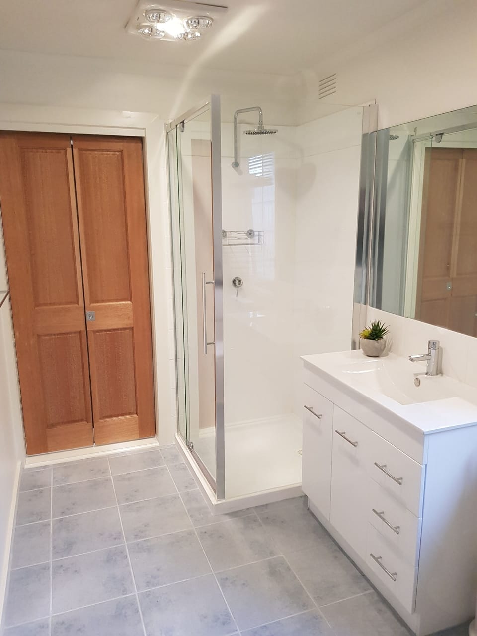 2nd Bathroom