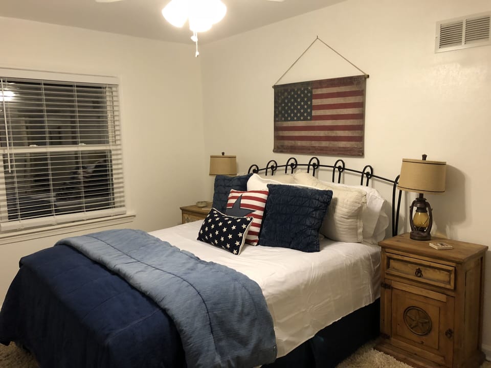 Bedroom 2 with Queen size Bed