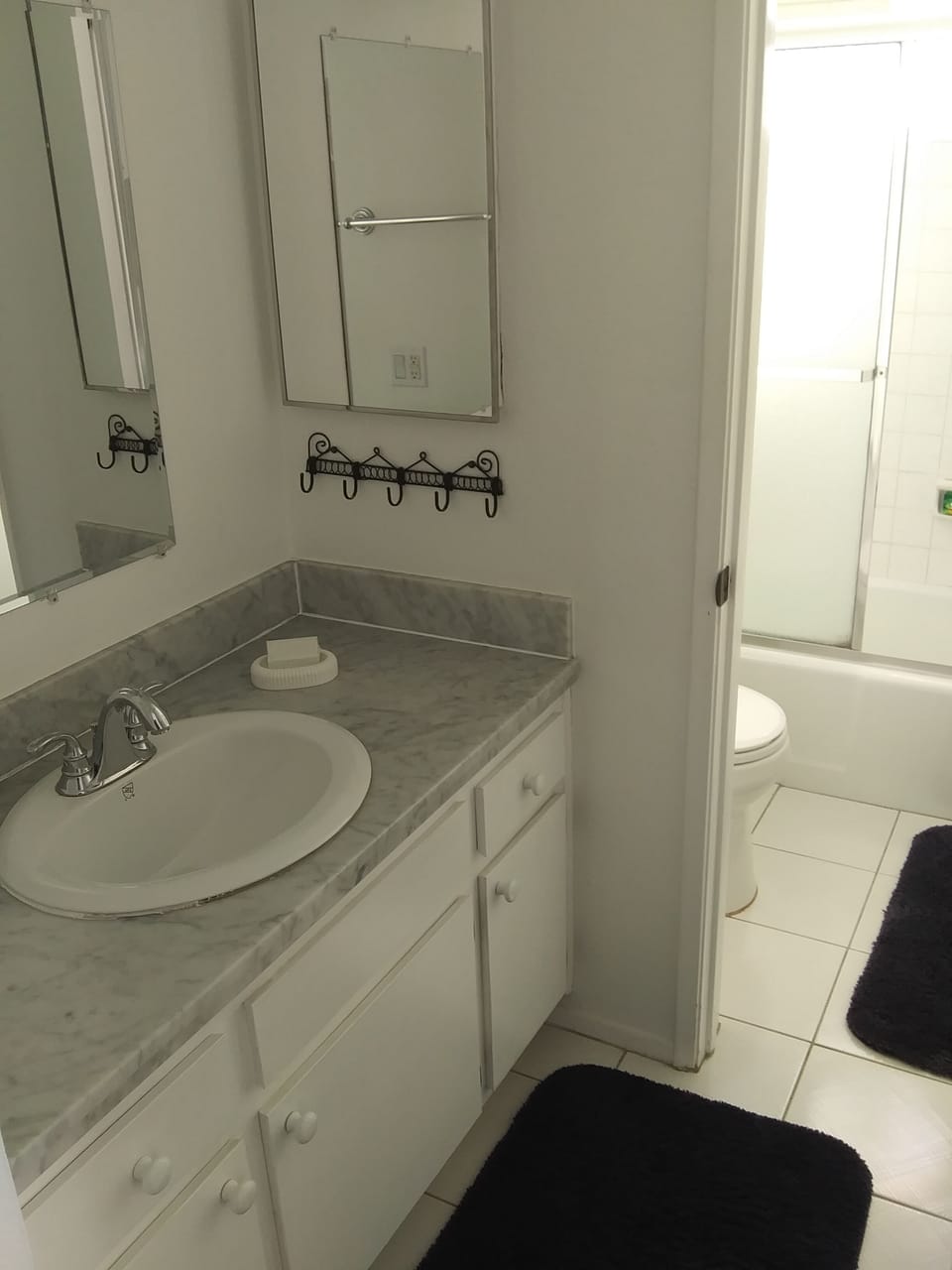 Double room master bathroom.
