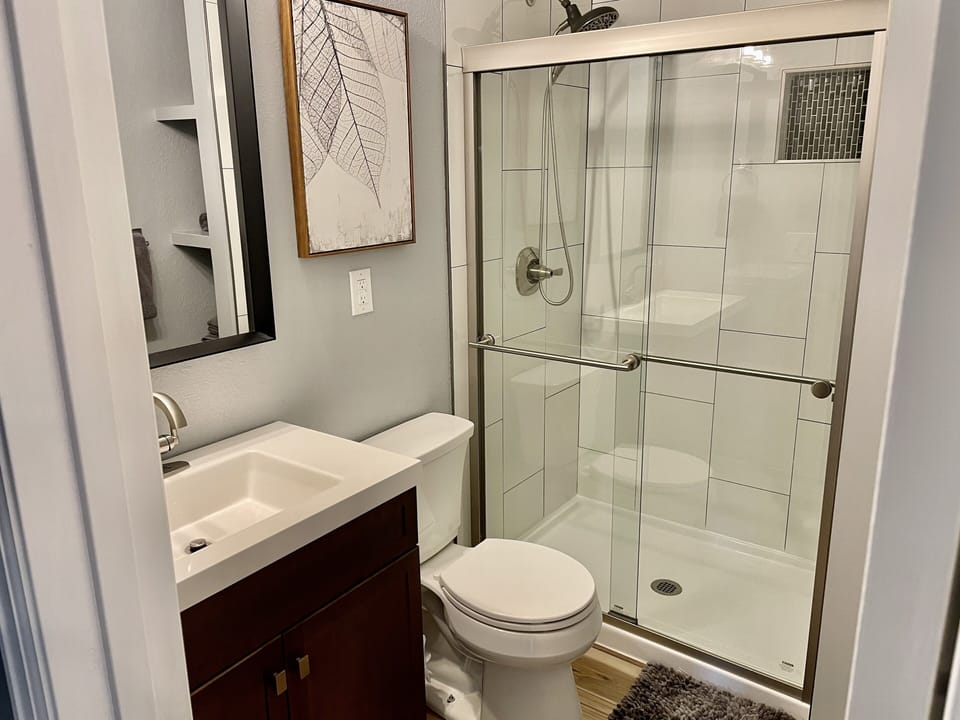 Main level 3/4 bath