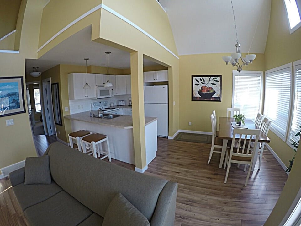 Kitchen & Dining Areas
