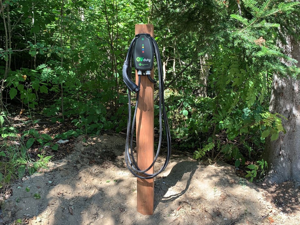 Level 2 EV charging station -240V 30A J1772 connector

