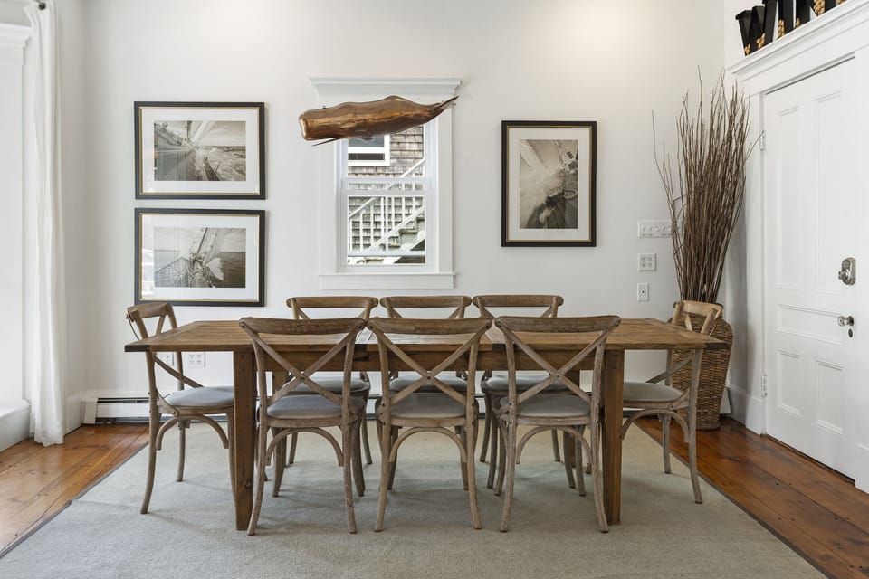 Easily seat 8+ people at the dining table.