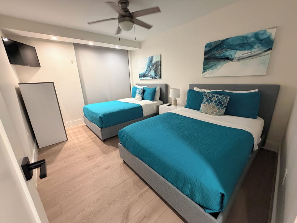 3rd bedroom (2 full beds)