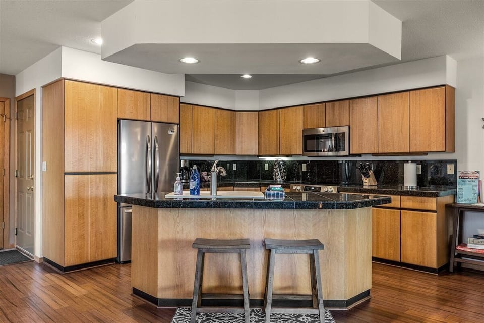 Additional Seating at the Kitchen Island