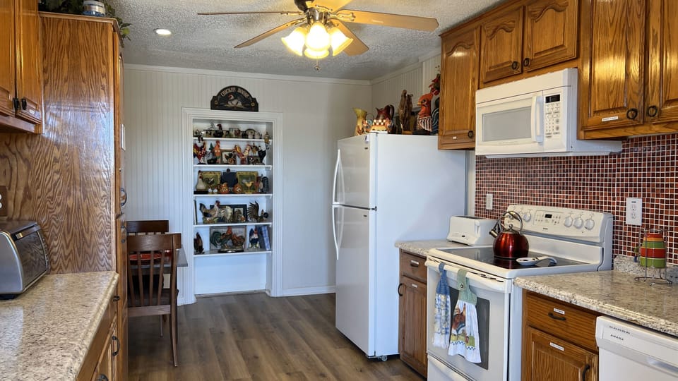 Full-size Kitchen 