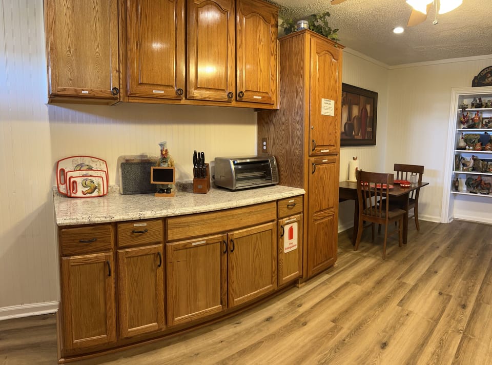 Full Kitchen with plenty of counter top space 