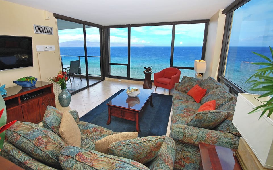 Fabulous 270 Degree Corner Views of Molokai, Lanai and Magnificent Sunsets!