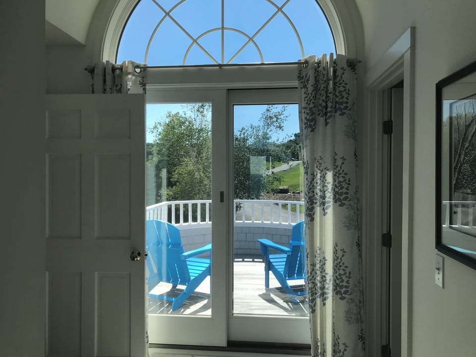 Catch some afternoon sun with west facing second floor balcony.