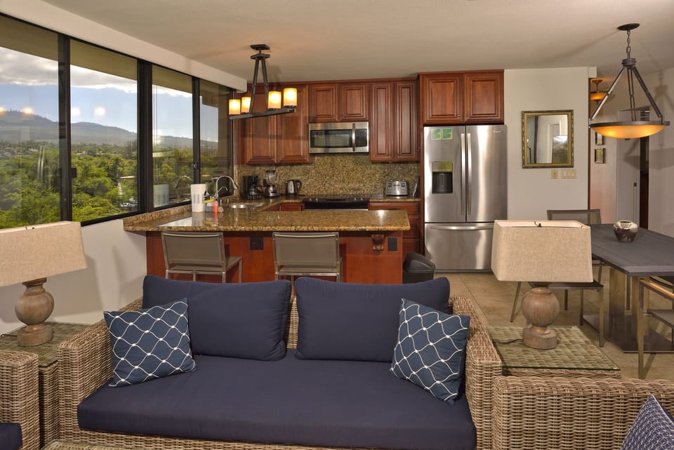 Luxury Oceanfront 2 Bedroom  2 Bath Penthouse Apartment in Wailea