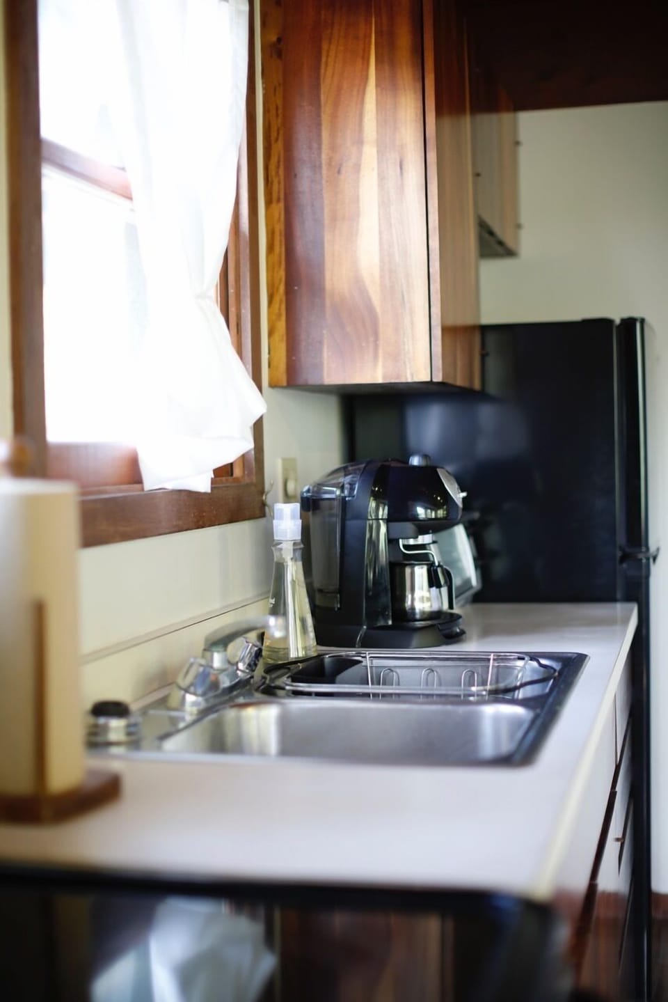 Ohana kitchenette, Koa cabinets